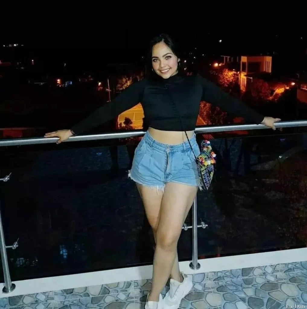 Elisa Profile image 4