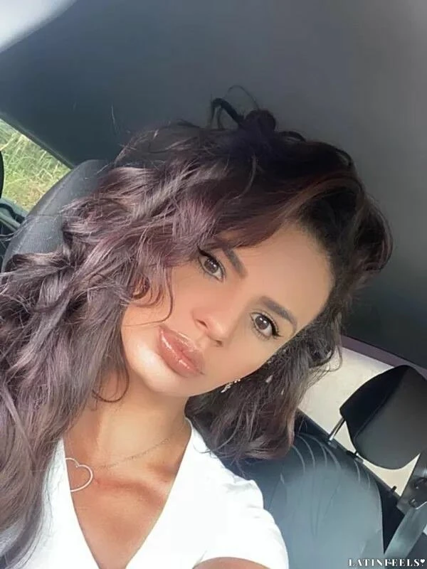 Adriana Profile image 4