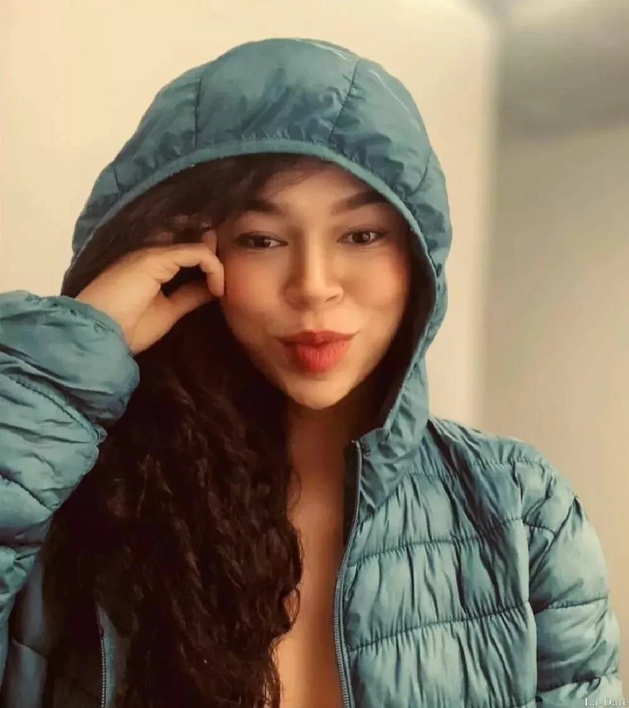 Isabela Profile image 6