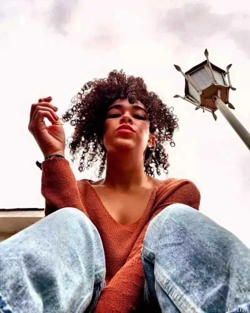 Isabela Profile image 3