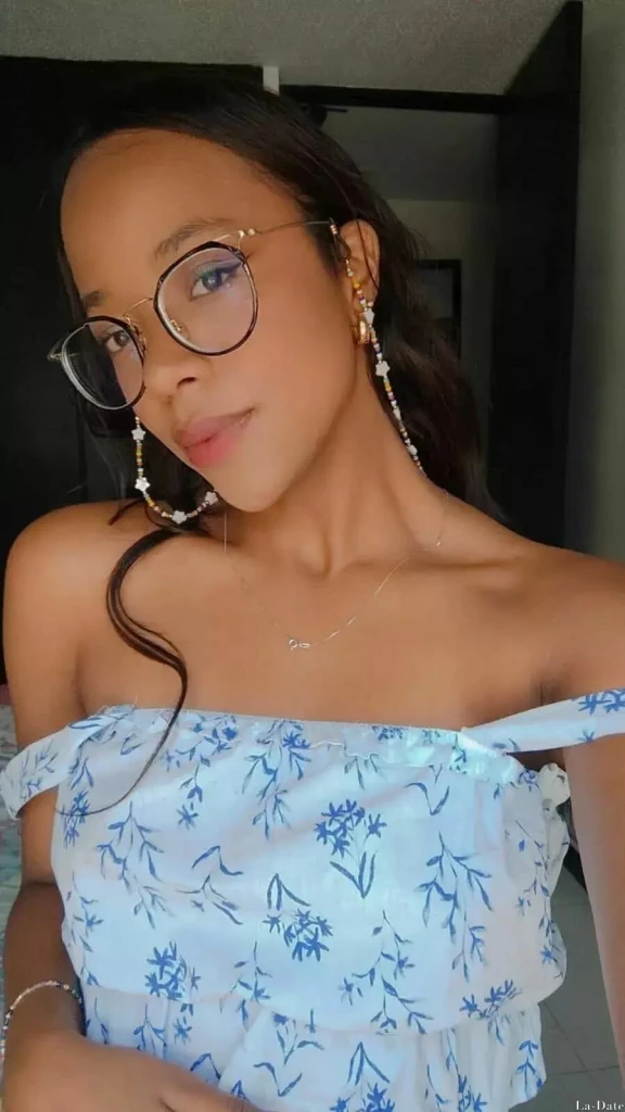 Johanna Profile image 6