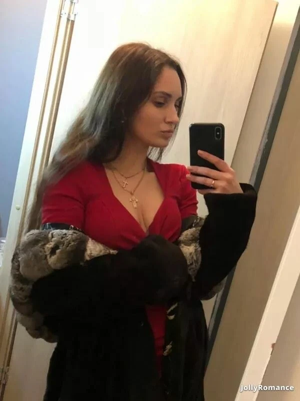 Alena Profile image 3