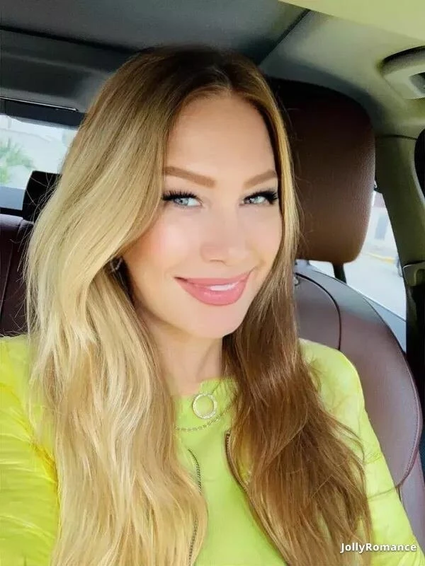 Nadia Profile image 4