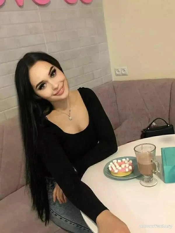 Olena Profile image 2