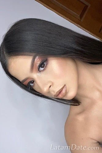 LAURA Profile image 2