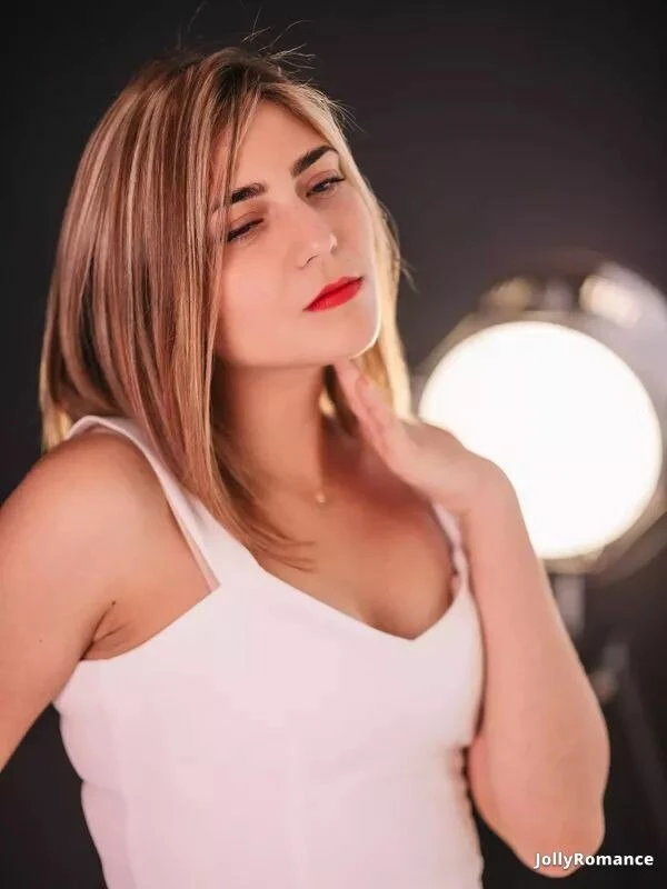 Alina Profile image 4