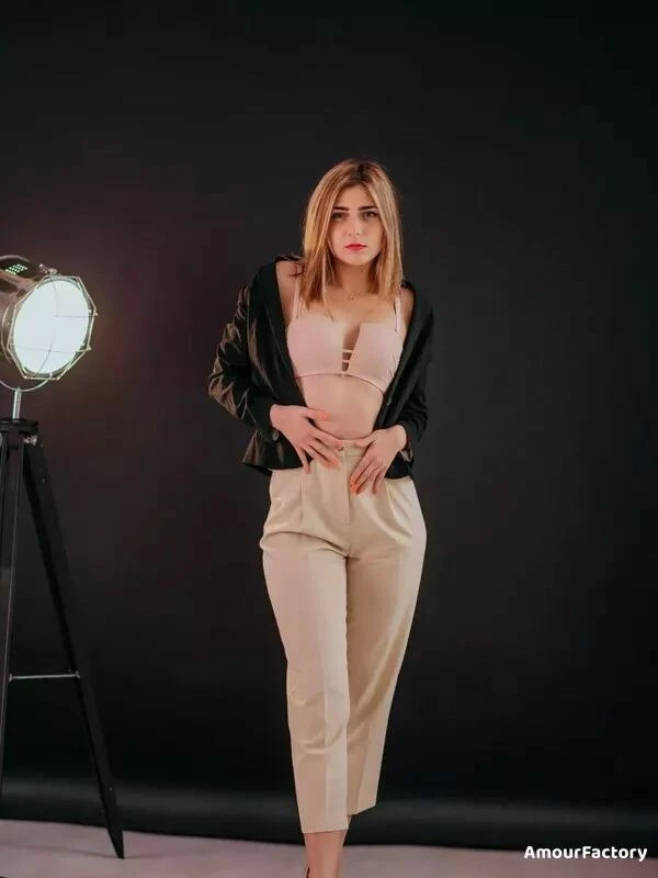 Alina Profile image 2