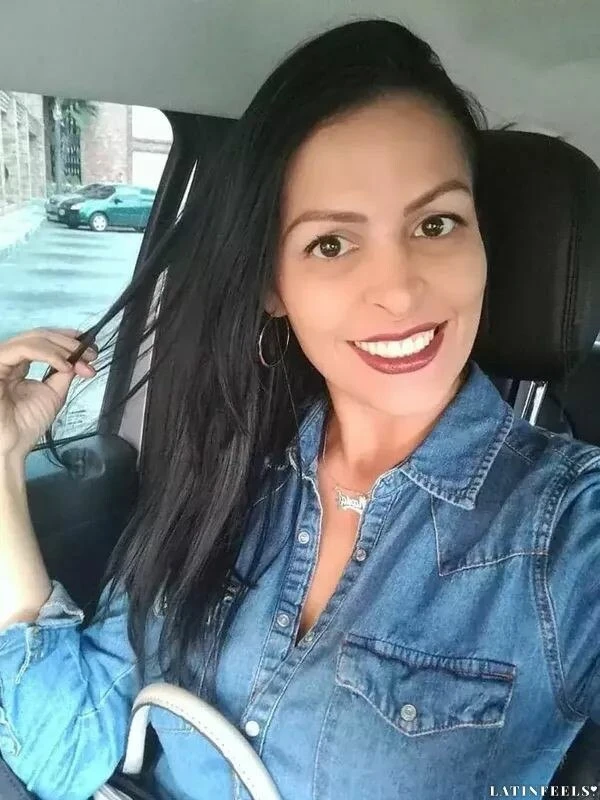 Veronica Profile image 5