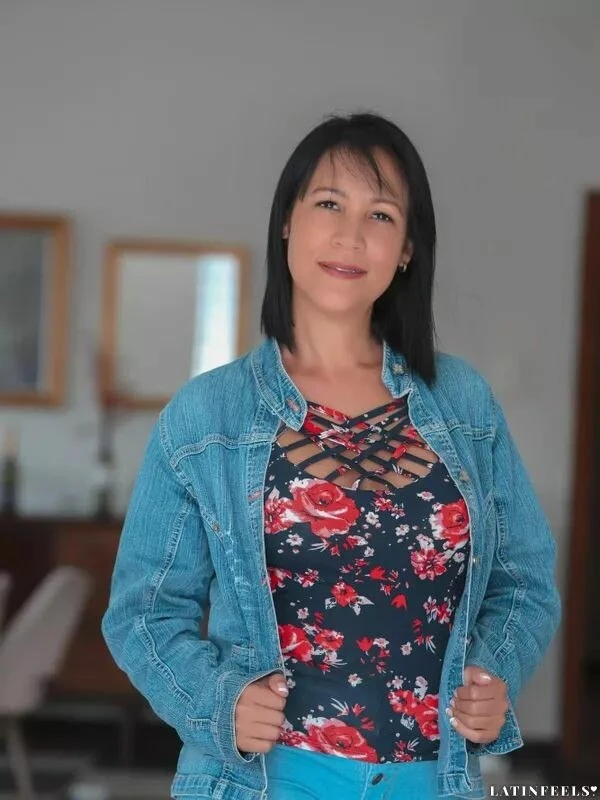 Andreina Profile image 1