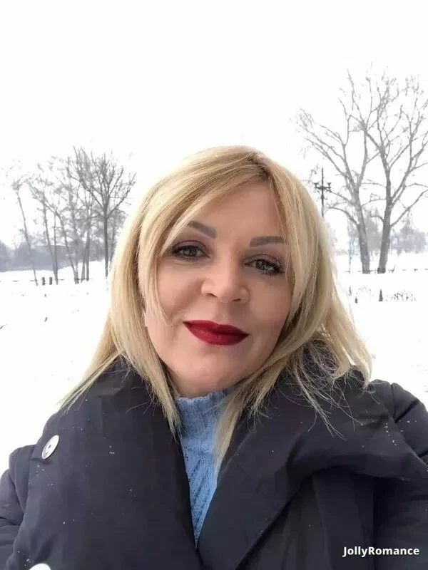 Anna Profile image 2