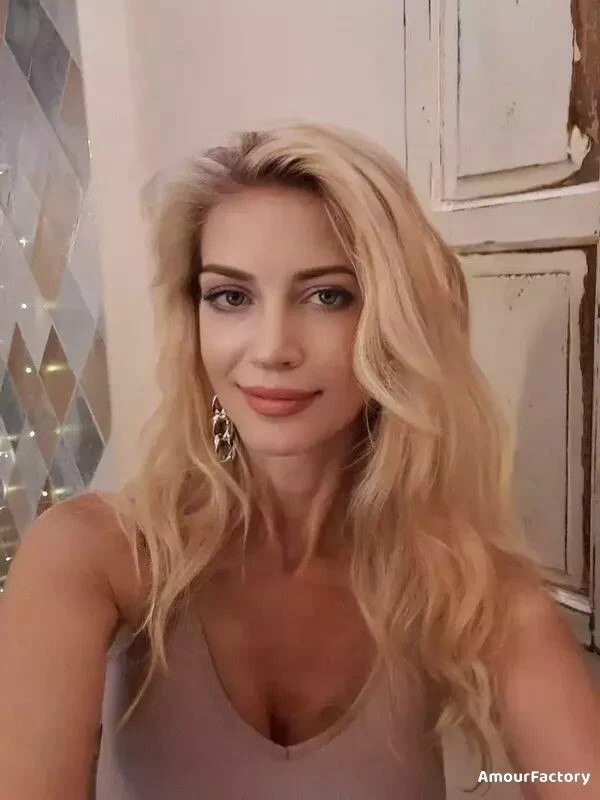 Oksana Profile image 4