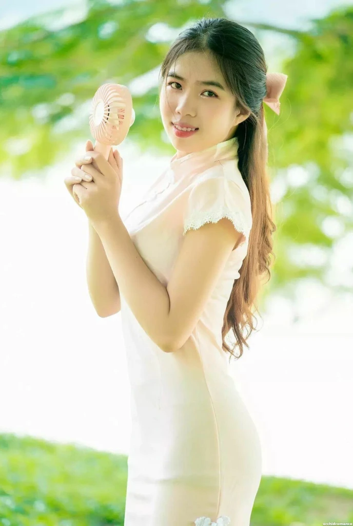 Quynh Huong Profile image 2