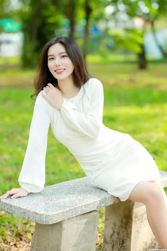 Huynh Thi Profile image 1