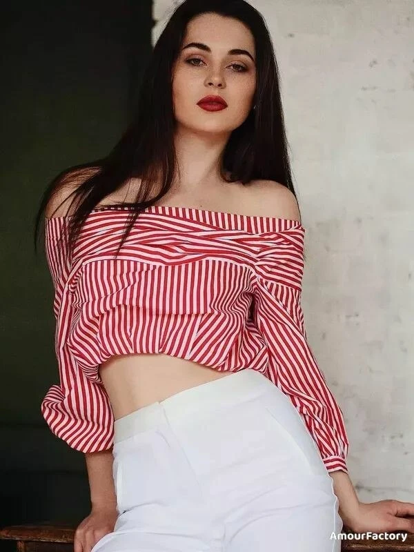 Elina Profile image 2