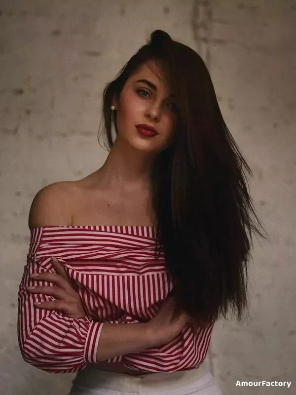 Elina Profile image 3