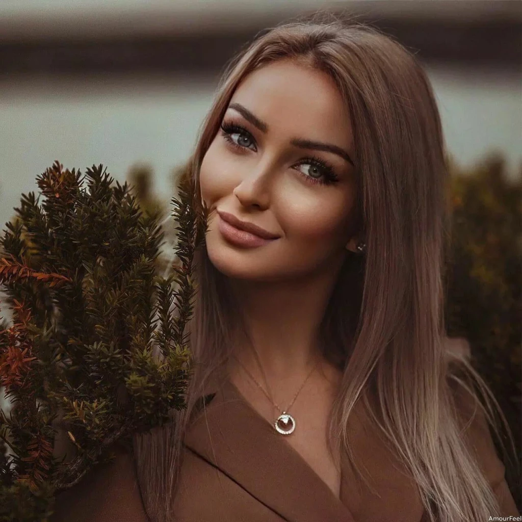 Elena Profile image 3